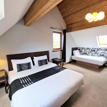 Lbtie Lodge With Two Private Hot Tubs - Fife - Loch Leven - Lomond Hills Kelty Exterior photo