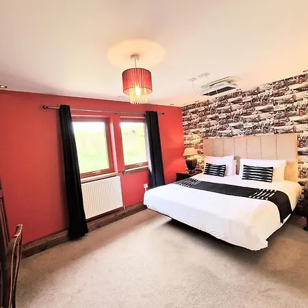 Lbtie Lodge With Two Private Hot Tubs - Fife - Loch Leven - Lomond Hills Kelty Exterior photo