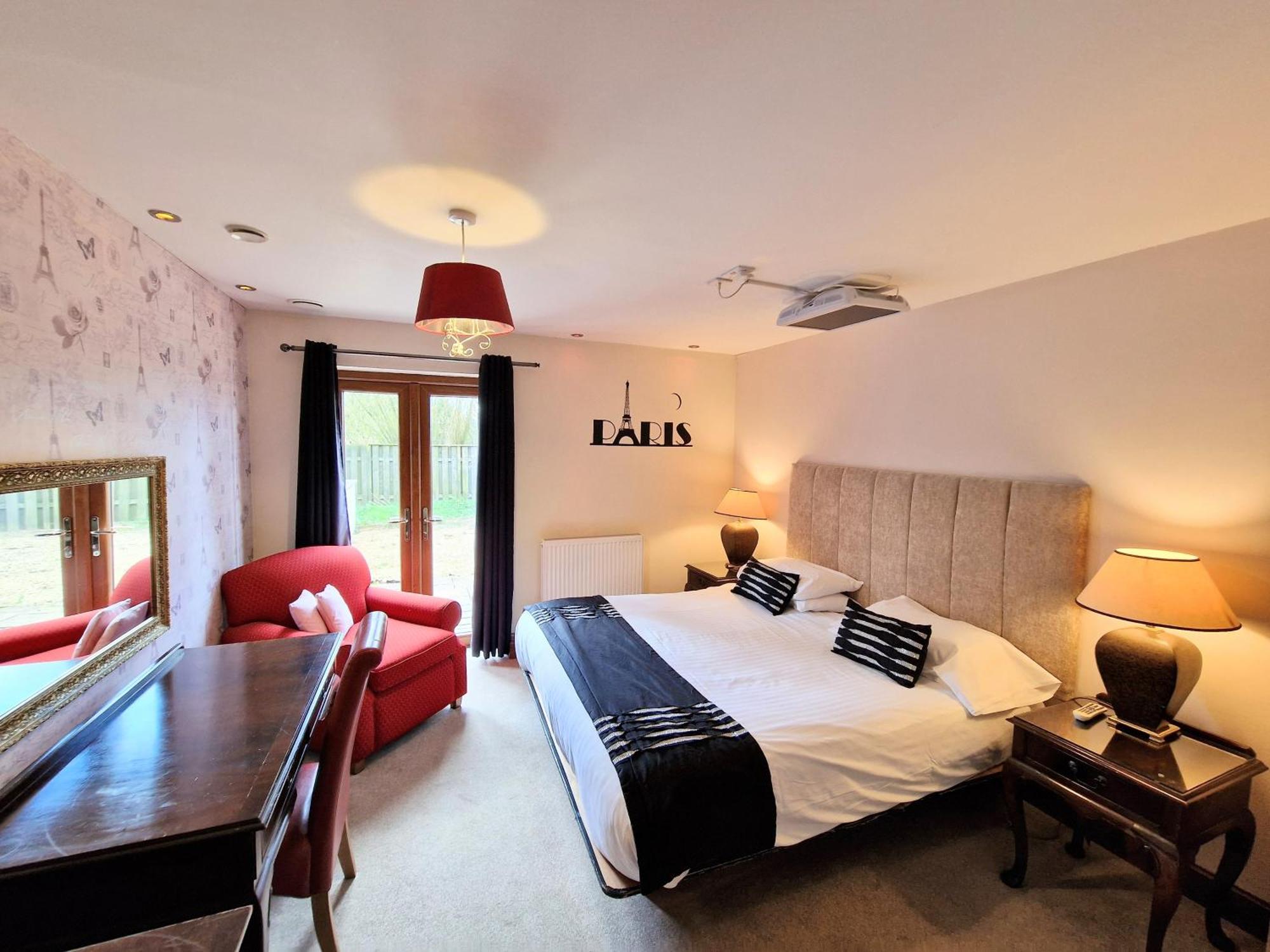 Chalet Lbtie With Two Private Hot Tubs - Fife - Loch Leven - Lomond Hills Kelty