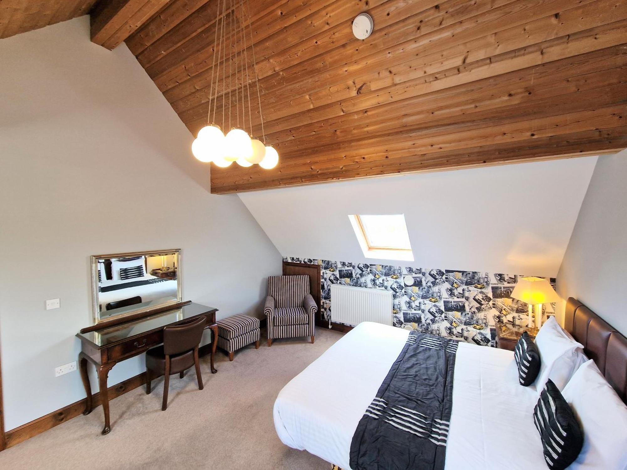 Chalet Lbtie With Two Private Hot Tubs - Fife - Loch Leven - Lomond Hills Kelty