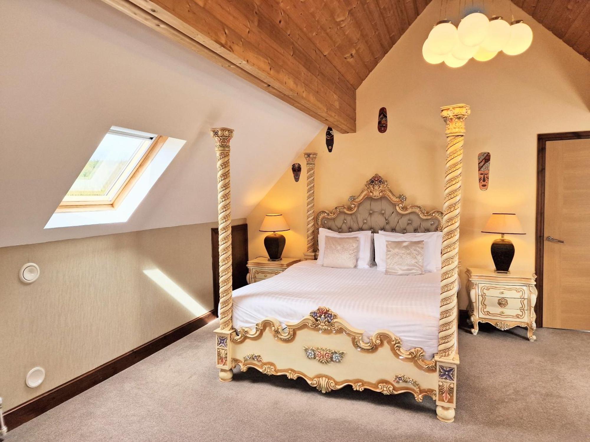 Lbtie With Two Private Hot Tubs - Fife - Loch Leven - Lomond Hills Kelty