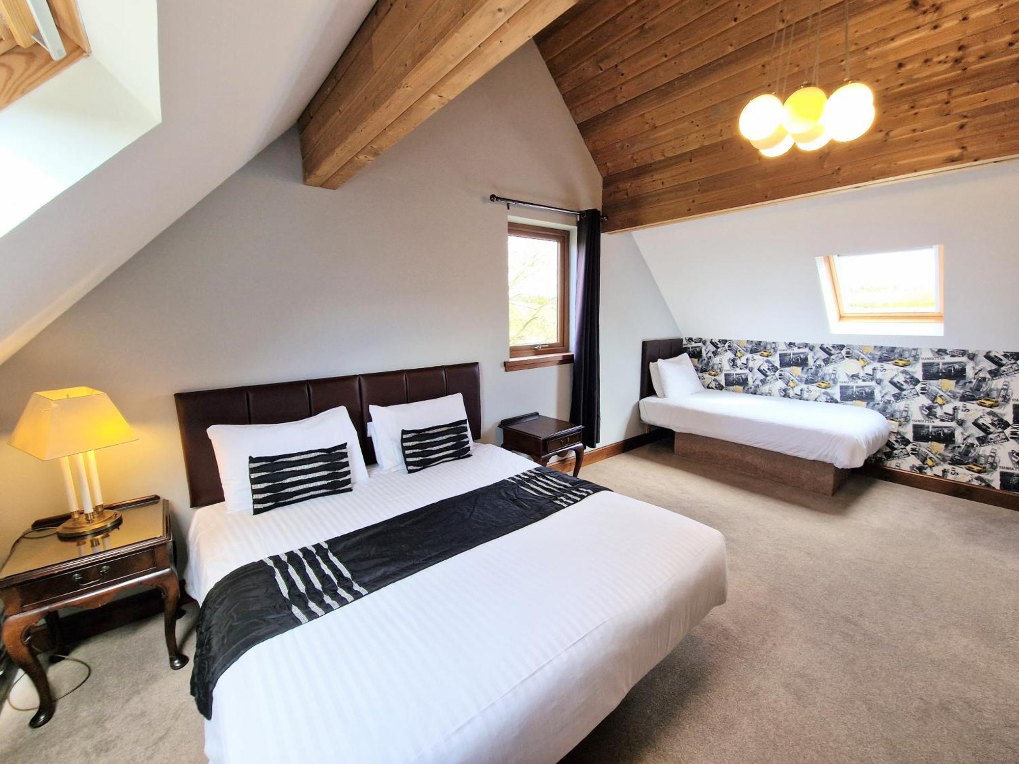 Chalet Lbtie With Two Private Hot Tubs - Fife - Loch Leven - Lomond Hills Kelty