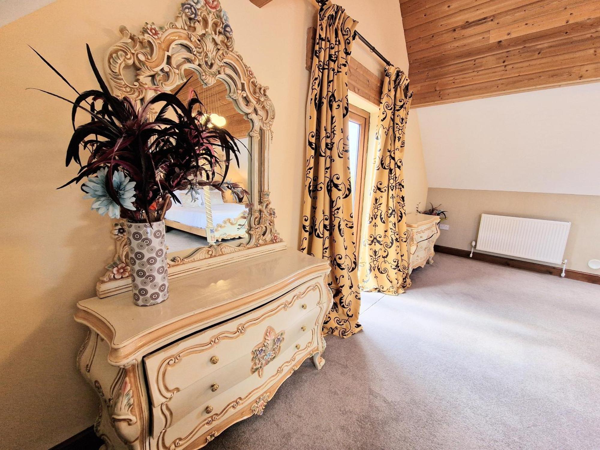 Chalet Lbtie With Two Private Hot Tubs - Fife - Loch Leven - Lomond Hills Kelty